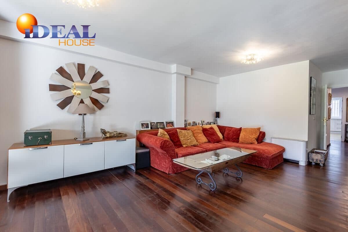 4 makuuhuone Huvila myytävänä paikassa Granada kaupunki mukana uima-altaan 
autotalli - 1 100 000 € (Ref: 9433887)