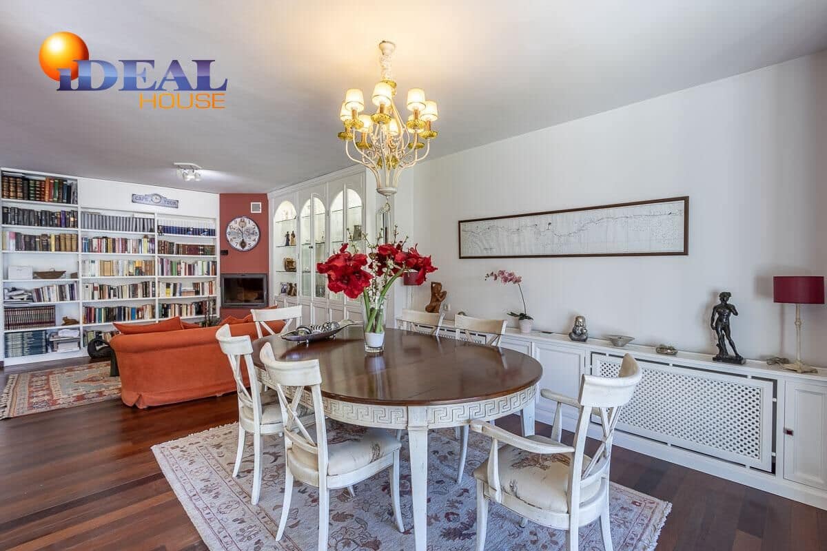 4 makuuhuone Huvila myytävänä paikassa Granada kaupunki mukana uima-altaan 
autotalli - 1 100 000 € (Ref: 9433887)