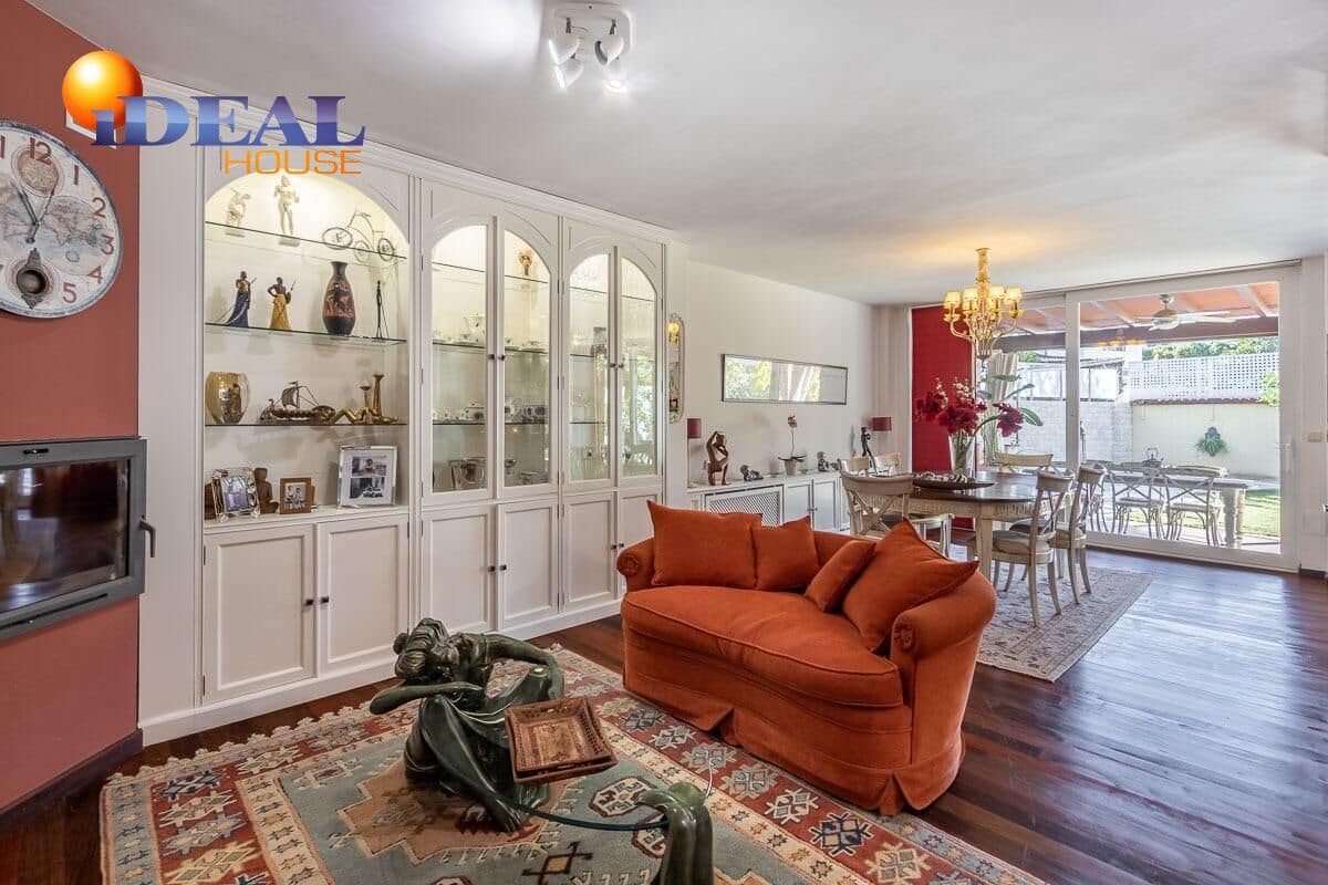 4 makuuhuone Huvila myytävänä paikassa Granada kaupunki mukana uima-altaan 
autotalli - 1 100 000 € (Ref: 9433887)