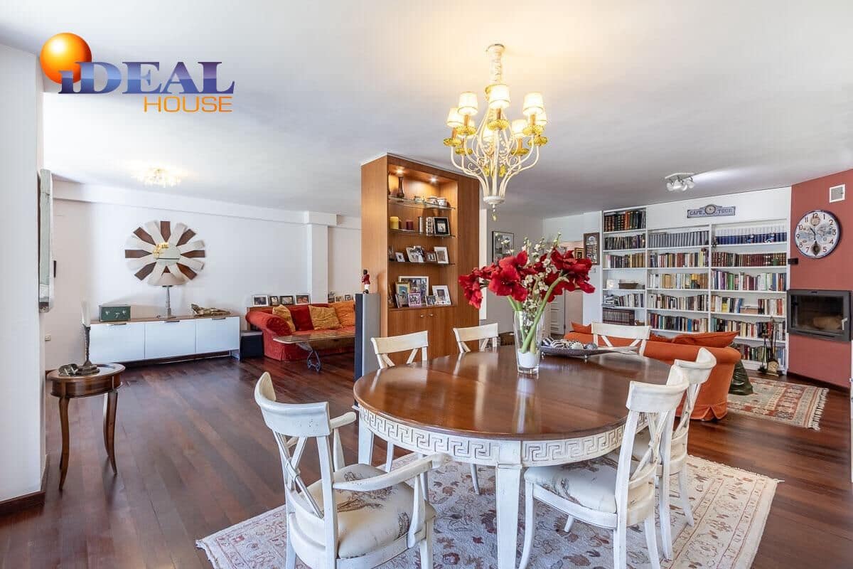 4 makuuhuone Huvila myytävänä paikassa Granada kaupunki mukana uima-altaan 
autotalli - 1 100 000 € (Ref: 9433887)