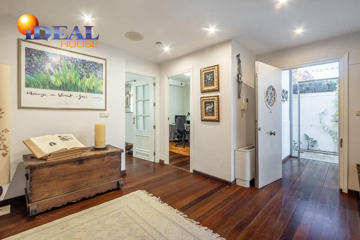 4 makuuhuone Huvila myytävänä paikassa Granada kaupunki mukana uima-altaan 
autotalli - 1 100 000 € (Ref: 9433887)