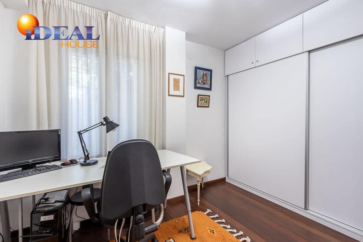 4 makuuhuone Huvila myytävänä paikassa Granada kaupunki mukana uima-altaan 
autotalli - 1 100 000 € (Ref: 9433887)