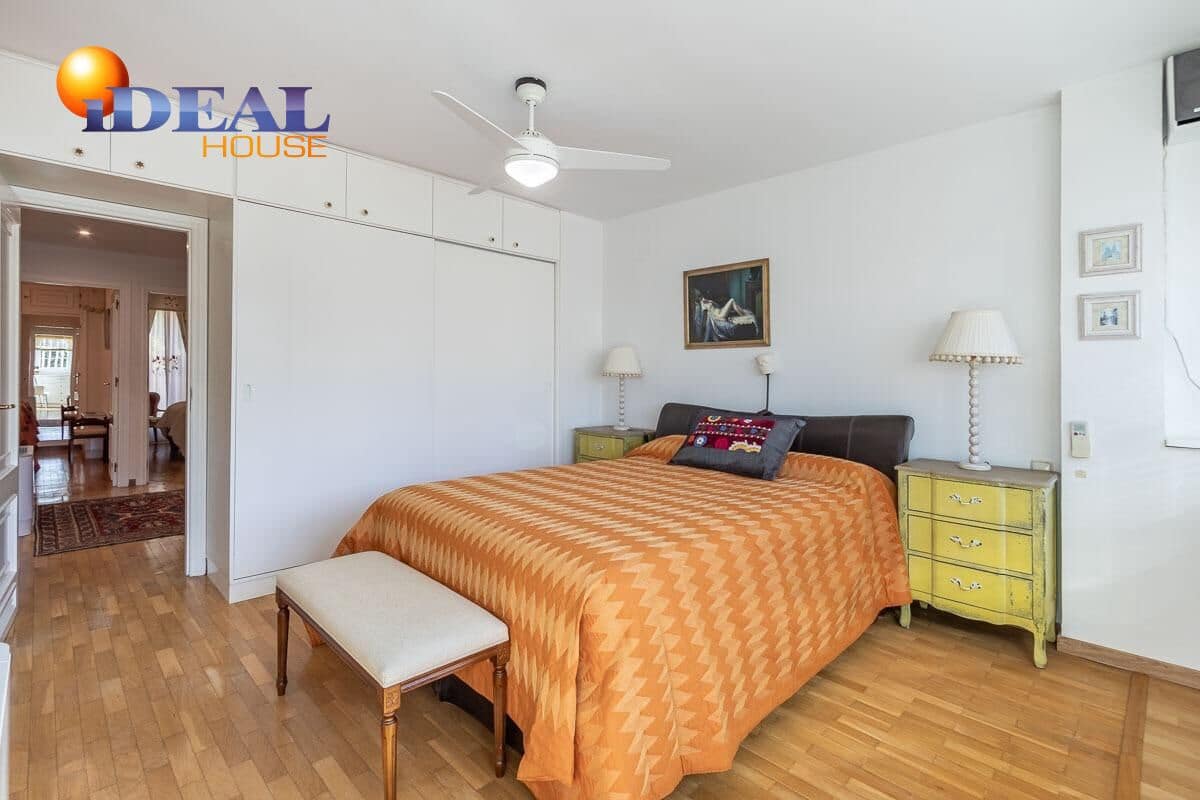 4 makuuhuone Huvila myytävänä paikassa Granada kaupunki mukana uima-altaan 
autotalli - 1 100 000 € (Ref: 9433887)