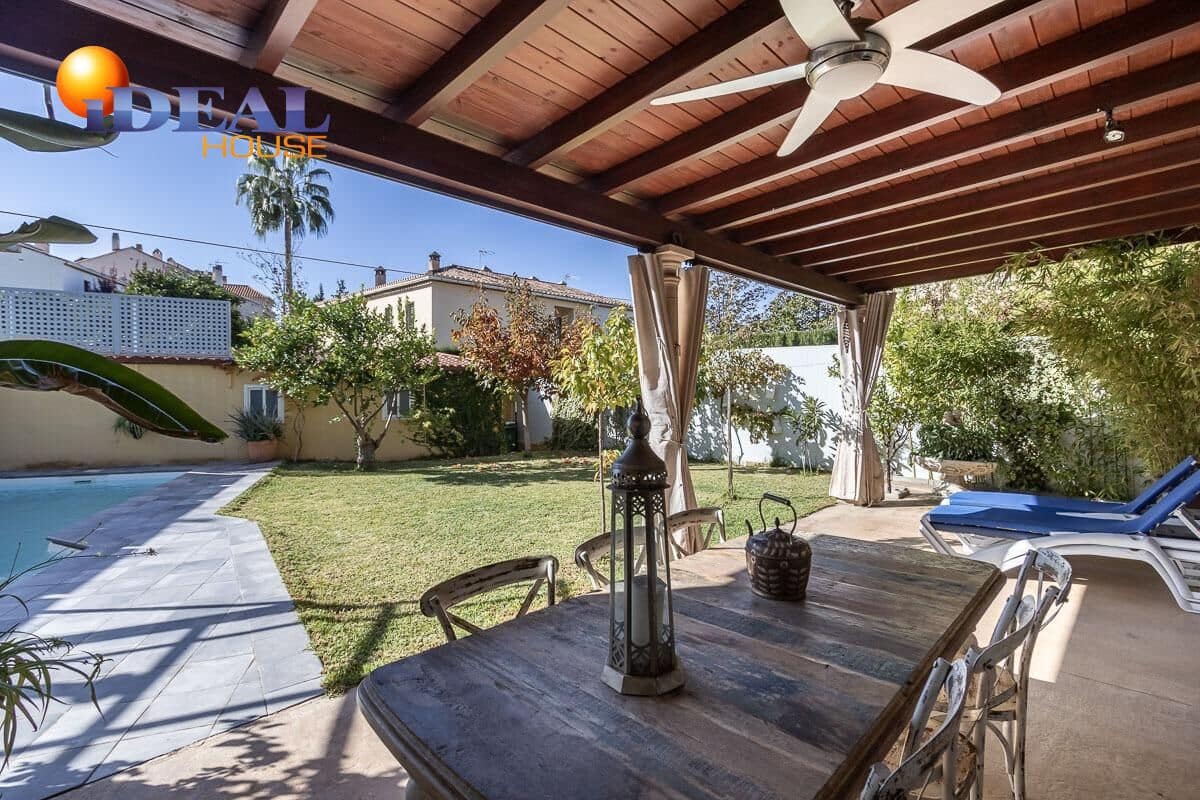 4 makuuhuone Huvila myytävänä paikassa Granada kaupunki mukana uima-altaan 
autotalli - 1 100 000 € (Ref: 9433887)