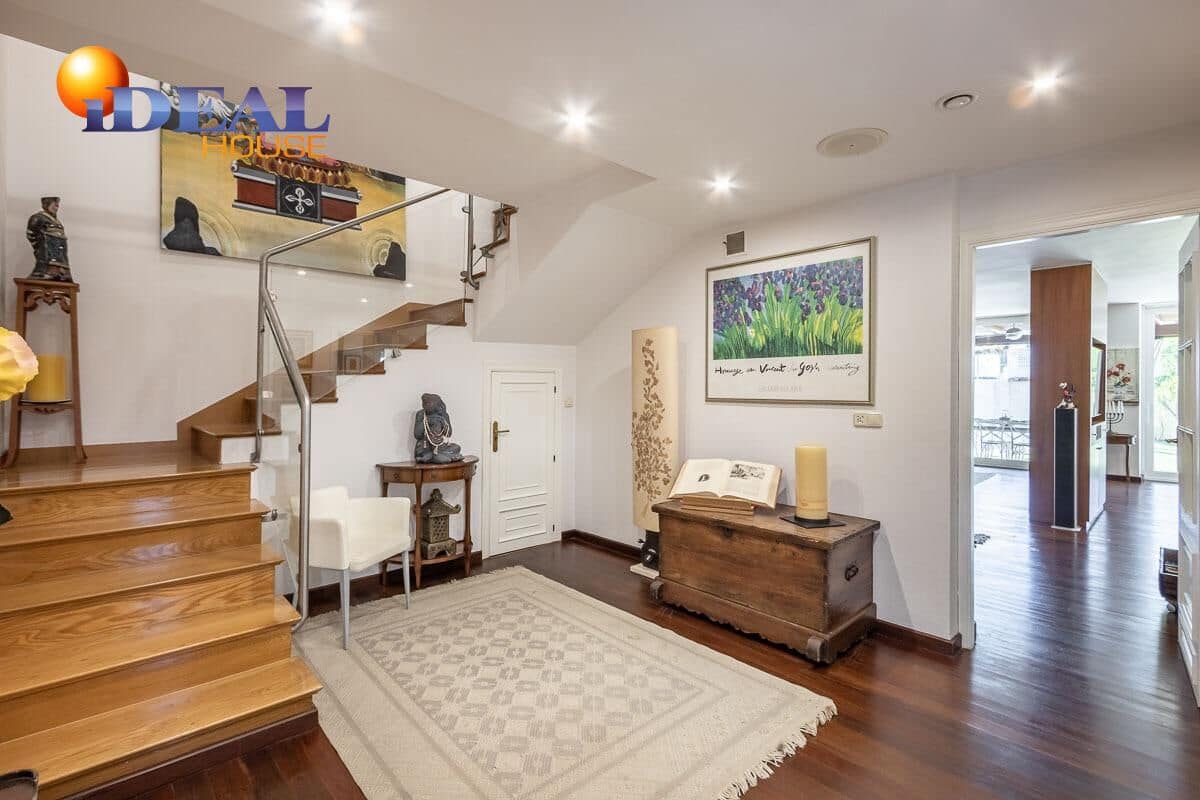 4 makuuhuone Huvila myytävänä paikassa Granada kaupunki mukana uima-altaan 
autotalli - 1 100 000 € (Ref: 9433887)