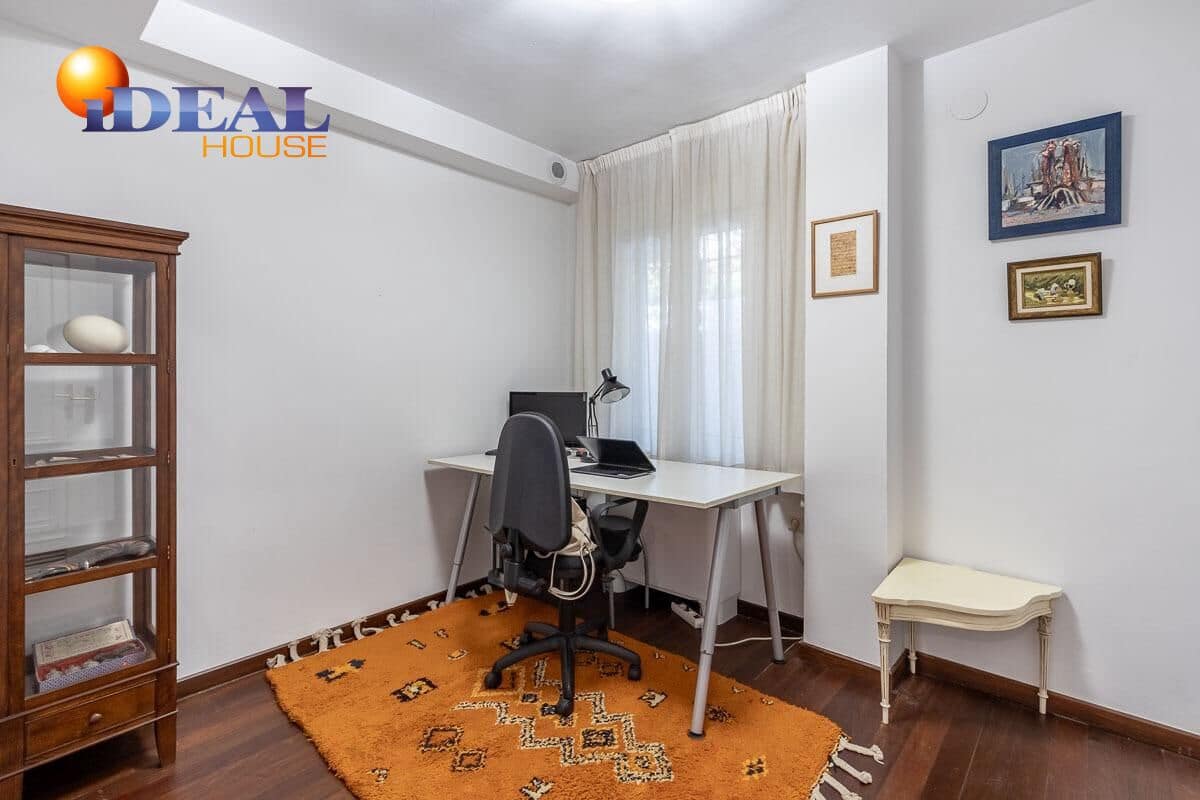 4 makuuhuone Huvila myytävänä paikassa Granada kaupunki mukana uima-altaan 
autotalli - 1 100 000 € (Ref: 9433887)