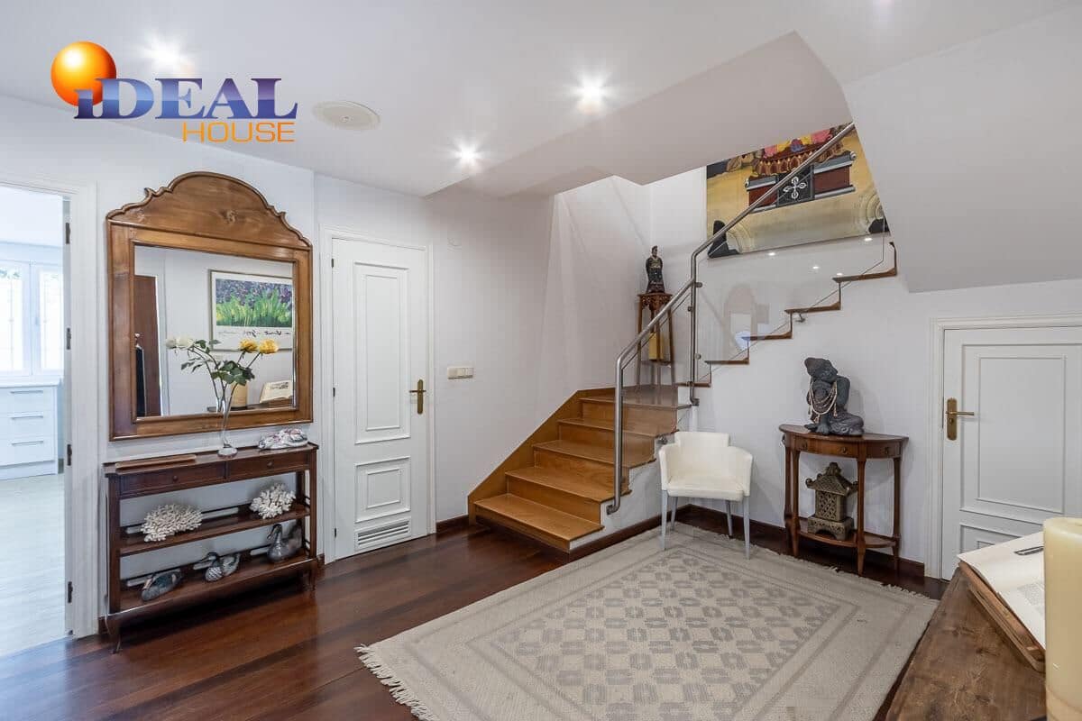 4 makuuhuone Huvila myytävänä paikassa Granada kaupunki mukana uima-altaan 
autotalli - 1 100 000 € (Ref: 9433887)