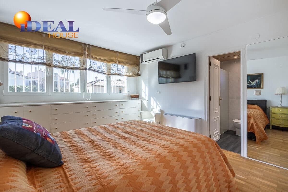 4 makuuhuone Huvila myytävänä paikassa Granada kaupunki mukana uima-altaan 
autotalli - 1 100 000 € (Ref: 9433887)