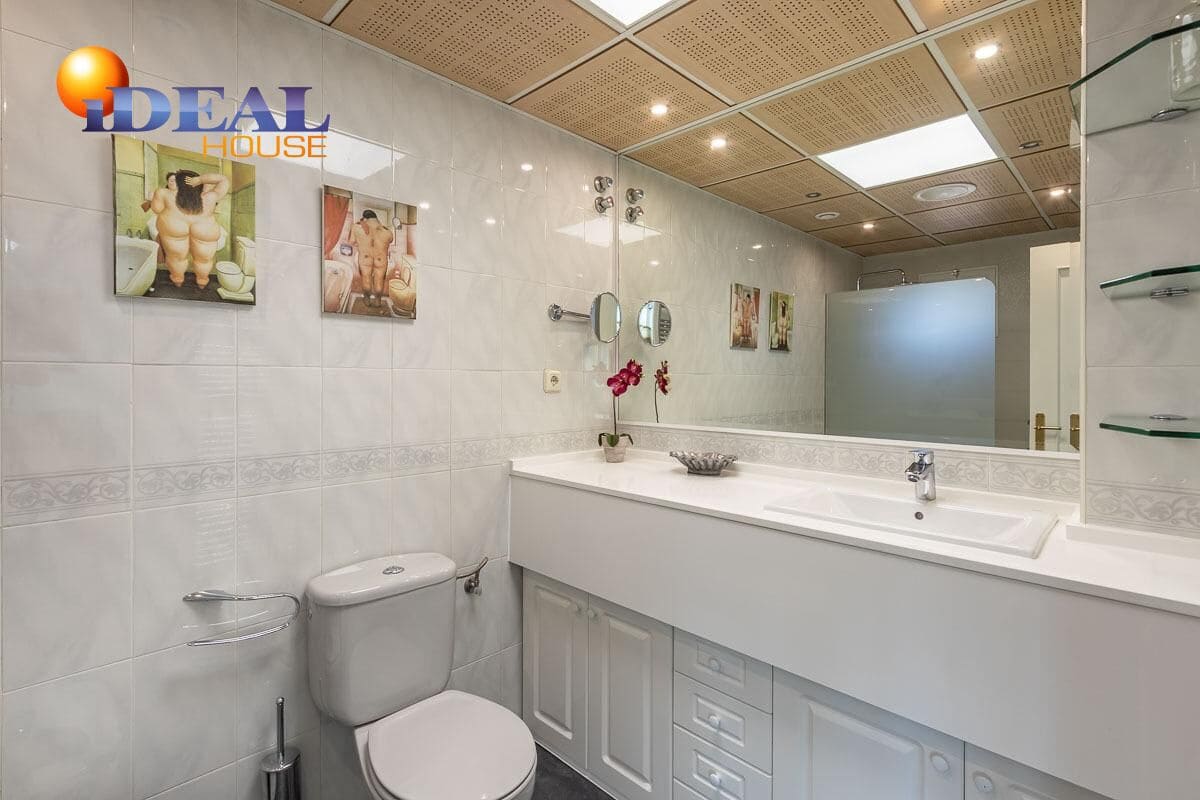 4 makuuhuone Huvila myytävänä paikassa Granada kaupunki mukana uima-altaan 
autotalli - 1 100 000 € (Ref: 9433887)