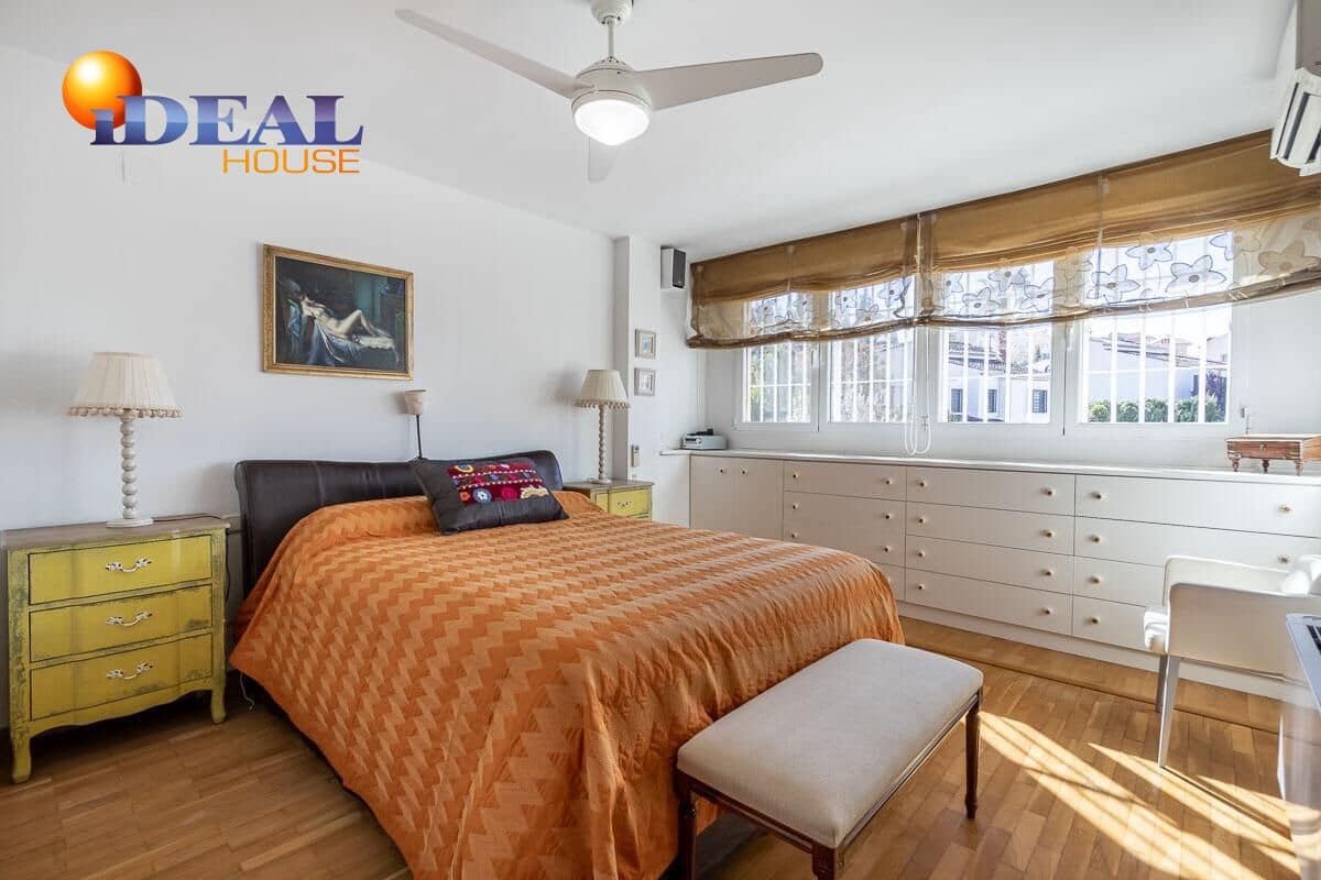 4 makuuhuone Huvila myytävänä paikassa Granada kaupunki mukana uima-altaan 
autotalli - 1 100 000 € (Ref: 9433887)