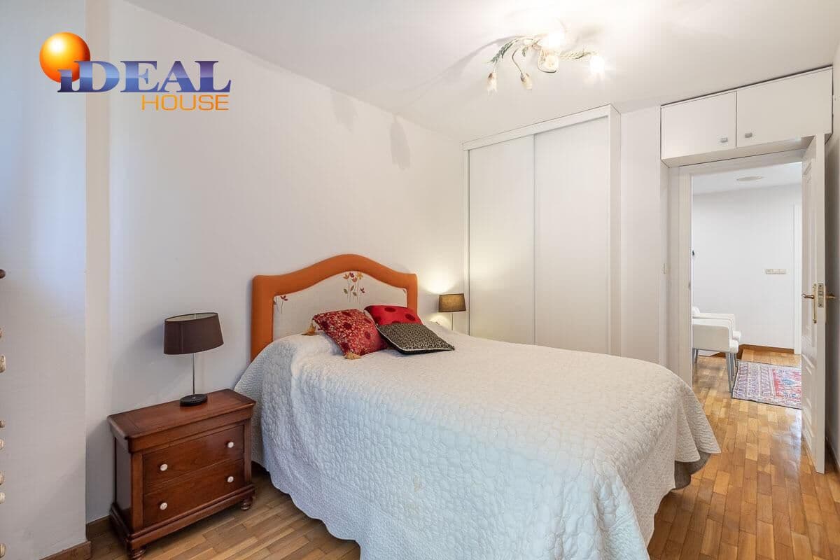 4 makuuhuone Huvila myytävänä paikassa Granada kaupunki mukana uima-altaan 
autotalli - 1 100 000 € (Ref: 9433887)