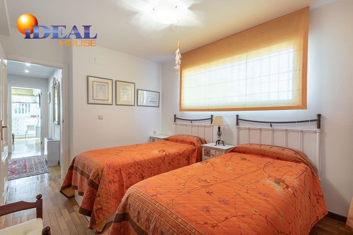 4 makuuhuone Huvila myytävänä paikassa Granada kaupunki mukana uima-altaan 
autotalli - 1 100 000 € (Ref: 9433887)