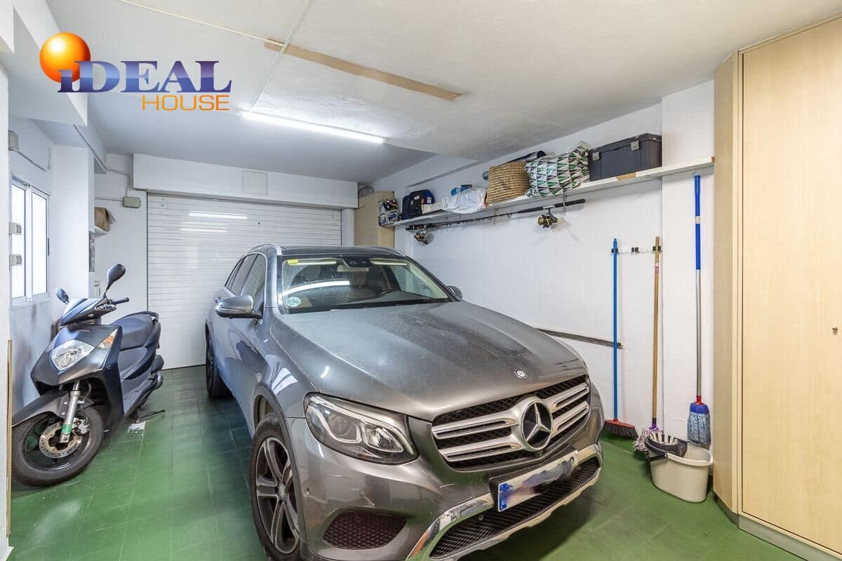 4 makuuhuone Huvila myytävänä paikassa Granada kaupunki mukana uima-altaan 
autotalli - 1 100 000 € (Ref: 9433887)