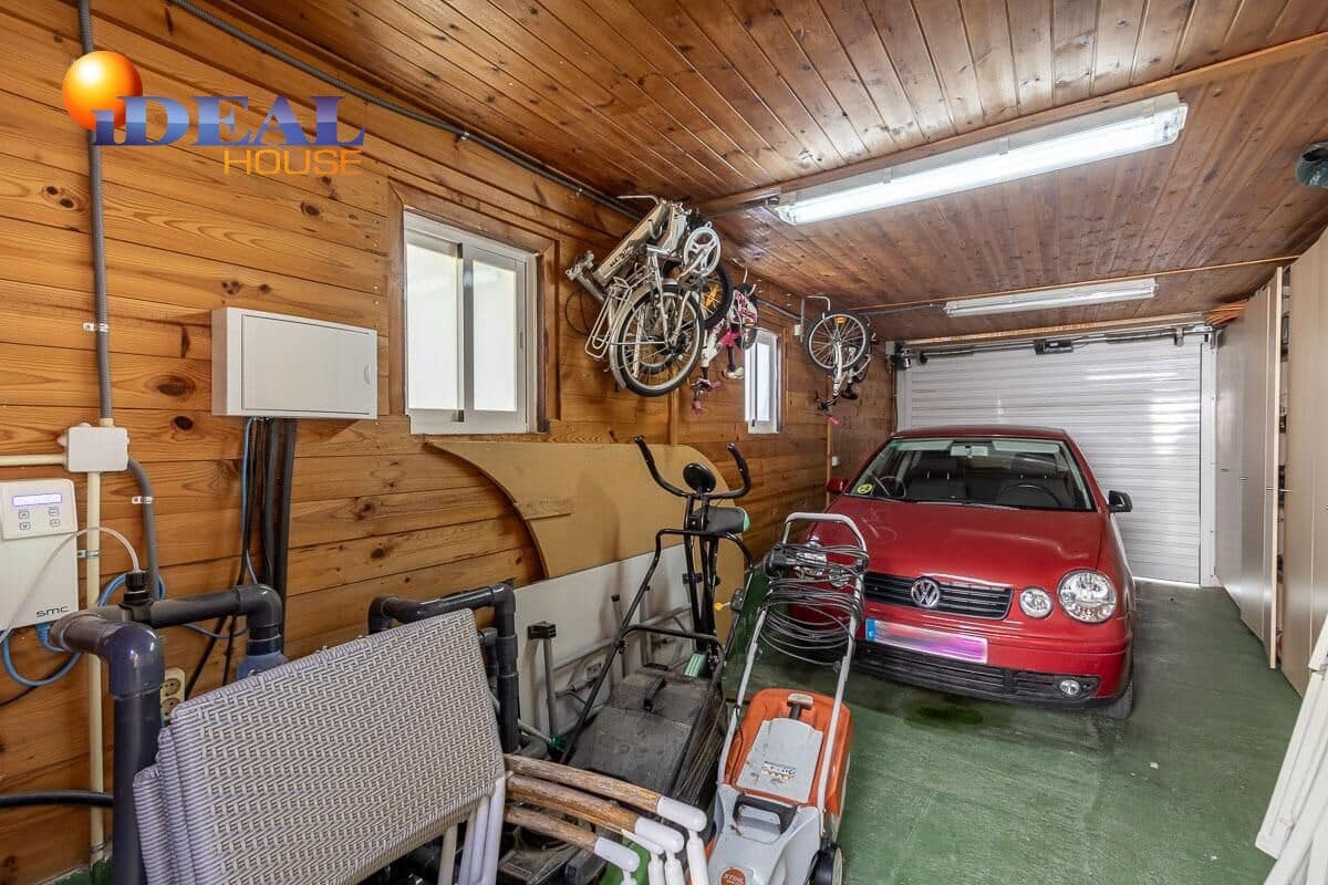 4 makuuhuone Huvila myytävänä paikassa Granada kaupunki mukana uima-altaan 
autotalli - 1 100 000 € (Ref: 9433887)