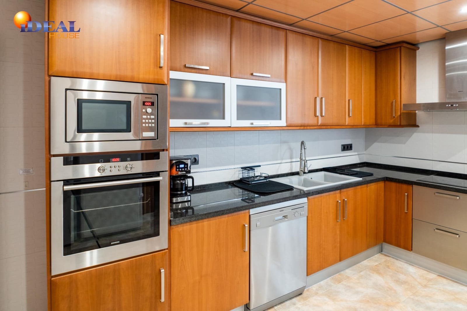 8 slaapkamer Villa te koop in Albolote met zwembad garage - € 990.000 (Ref: 9433888)