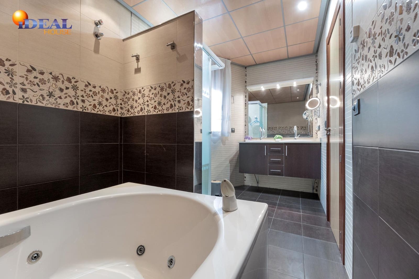 8 slaapkamer Villa te koop in Albolote met zwembad garage - € 990.000 (Ref: 9433888)