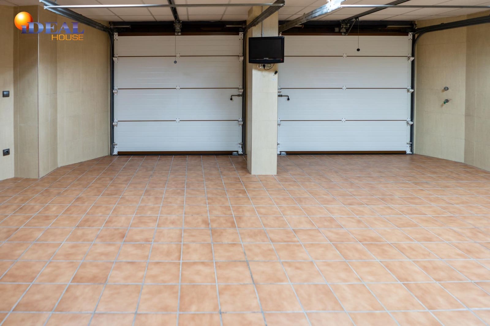 8 slaapkamer Villa te koop in Albolote met zwembad garage - € 990.000 (Ref: 9433888)