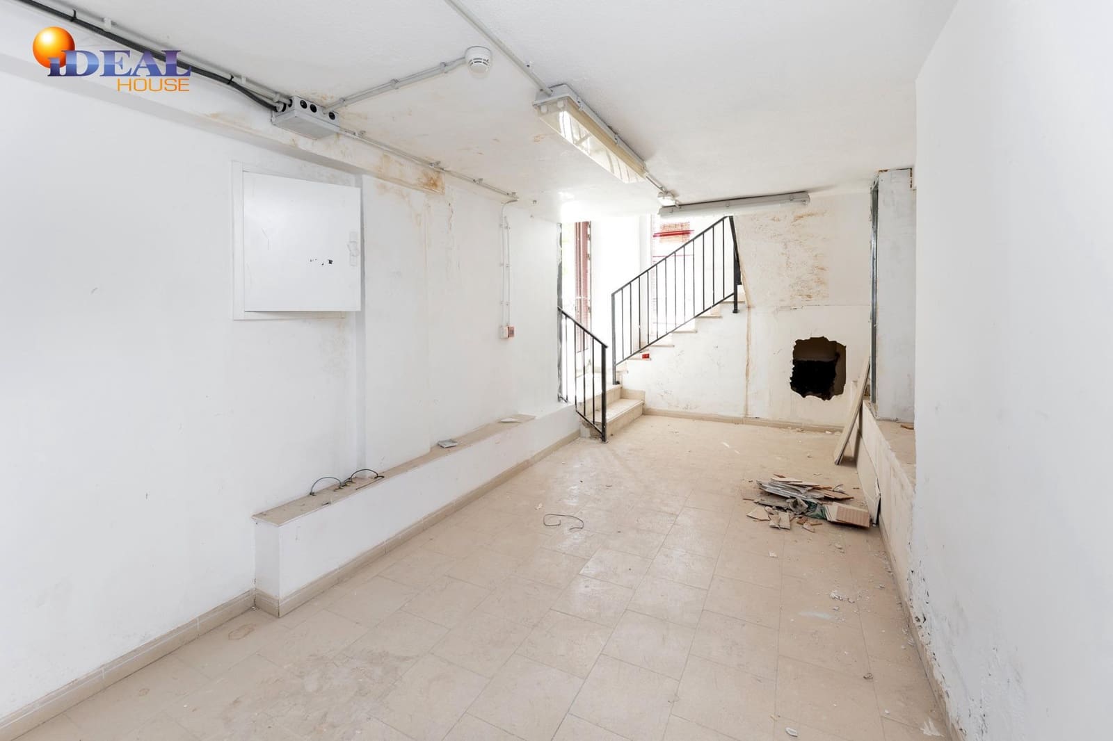 Comercial para venda em Granada cidade - 150 000 € (Ref: 9433893)