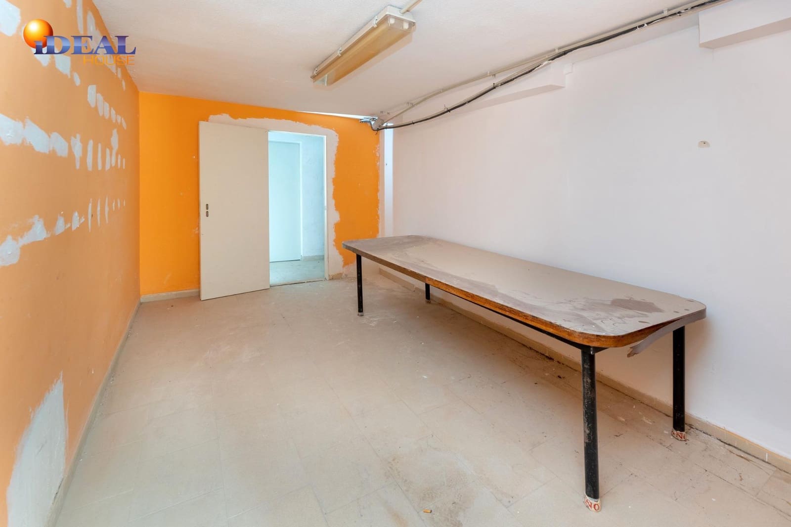 Comercial para venda em Granada cidade - 150 000 € (Ref: 9433893)