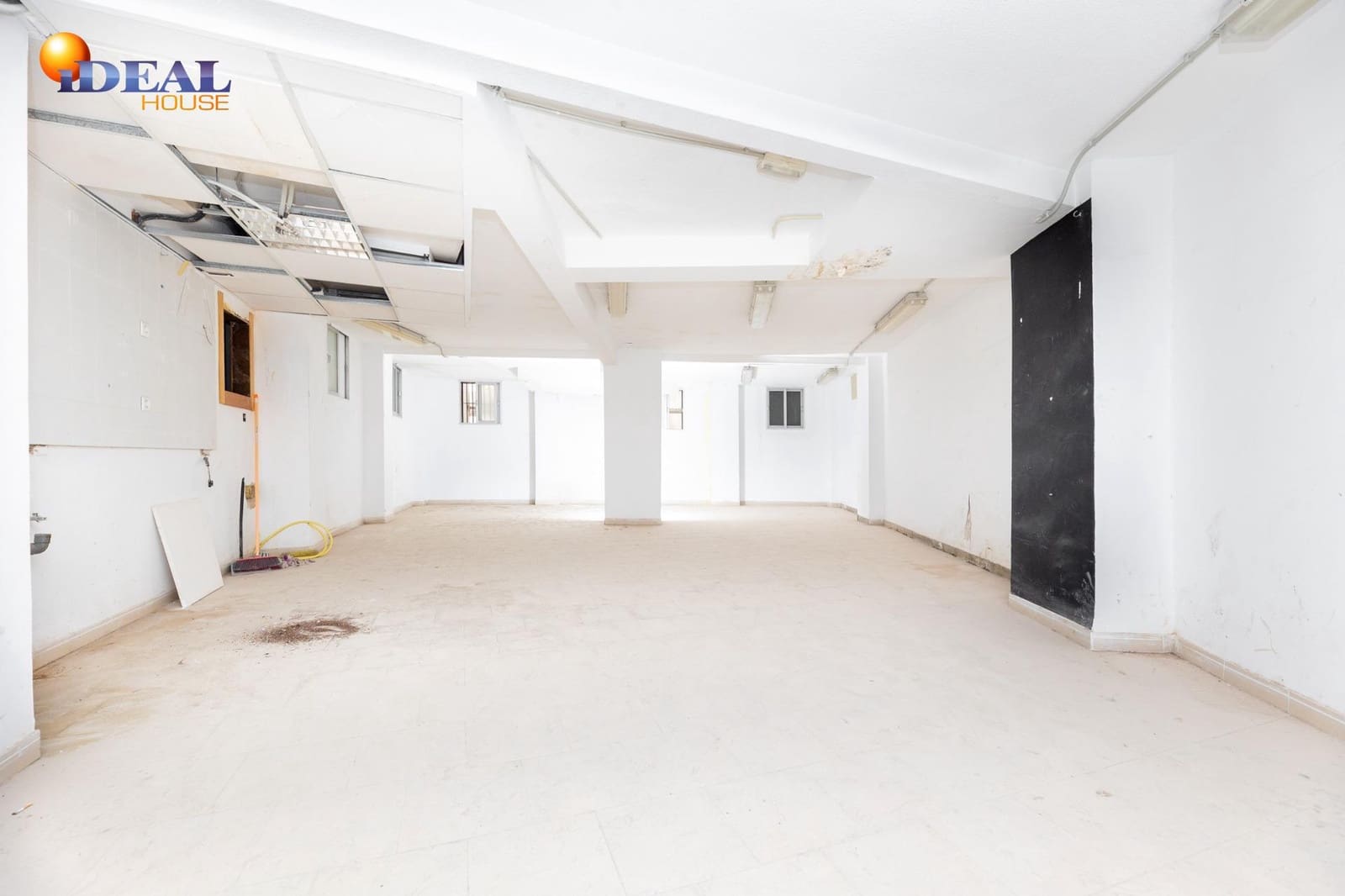 Comercial para venda em Granada cidade - 150 000 € (Ref: 9433893)