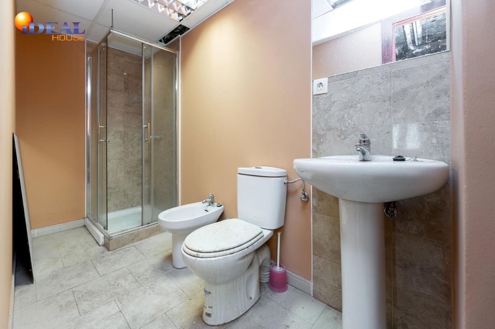 Comercial para venda em Granada cidade - 150 000 € (Ref: 9433893)