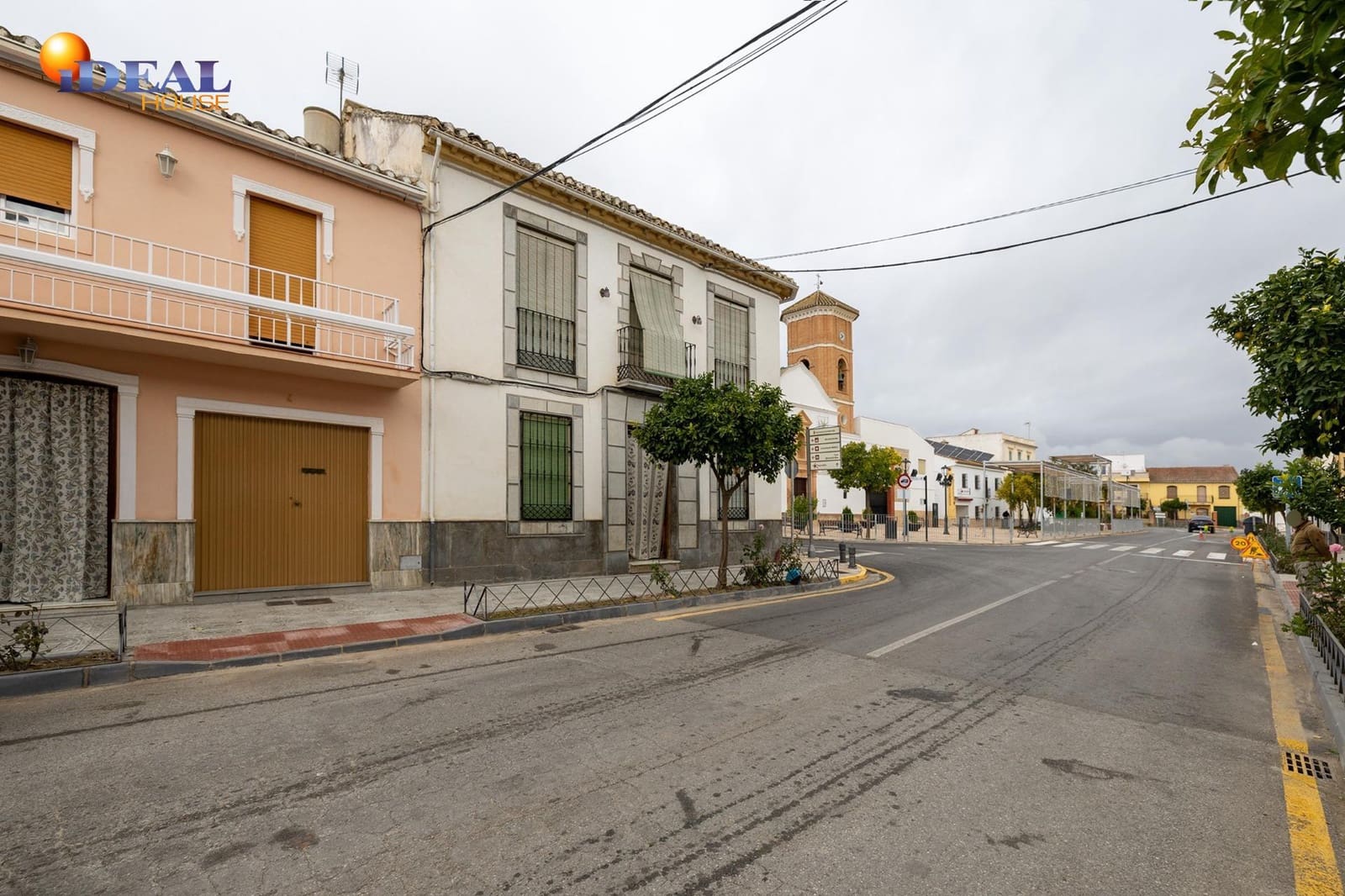 10 slaapkamer Rijtjeshuis te koop in Valderrubio met garage - € 180.000 (Ref: 9433896)