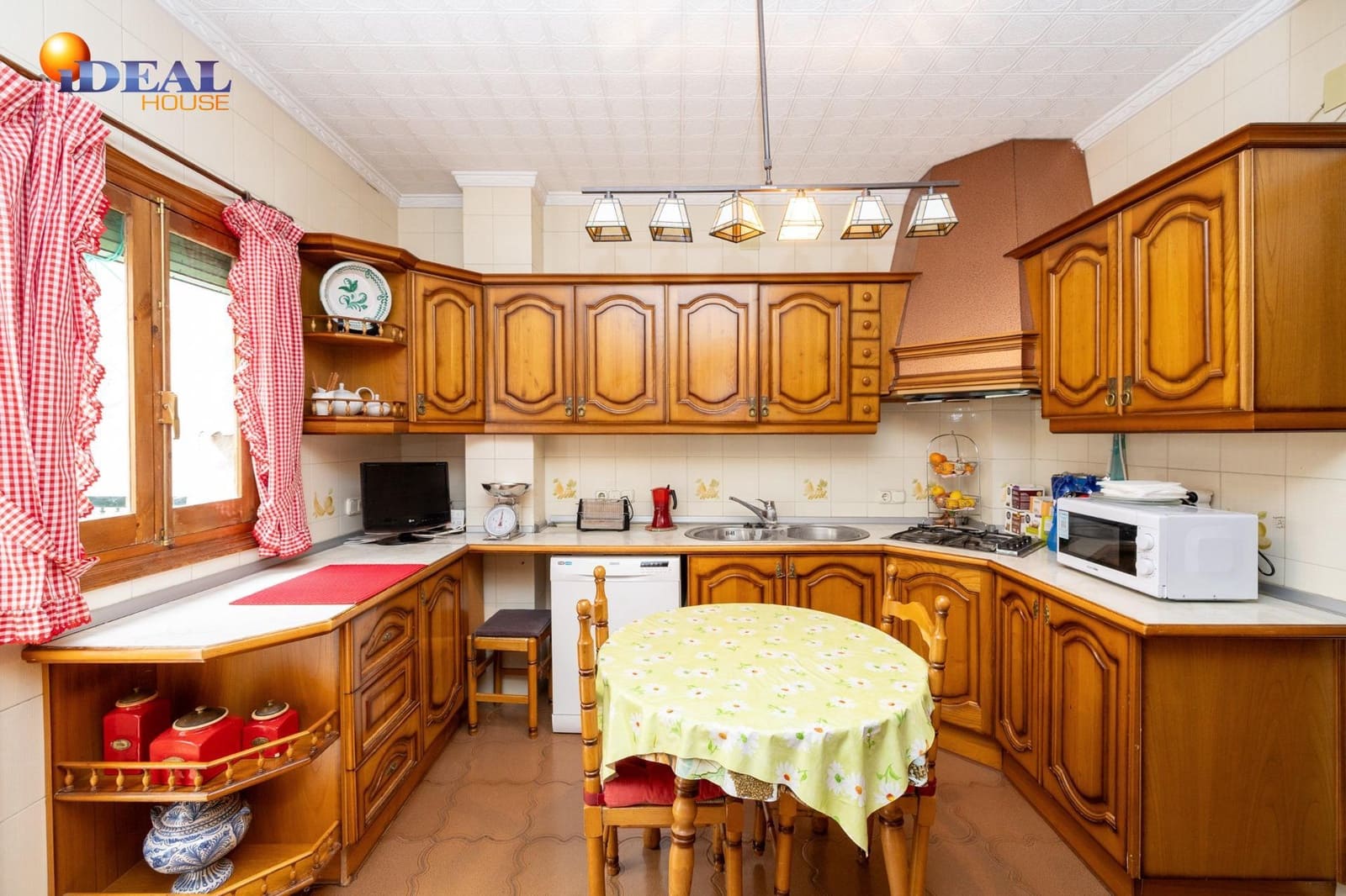 10 slaapkamer Rijtjeshuis te koop in Valderrubio met garage - € 180.000 (Ref: 9433896)