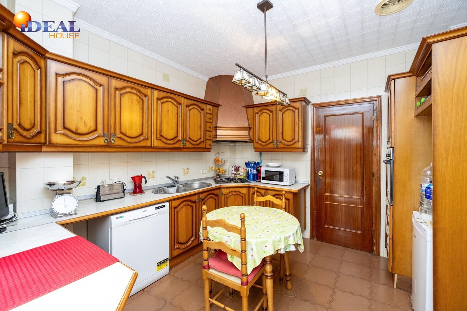 10 slaapkamer Rijtjeshuis te koop in Valderrubio met garage - € 180.000 (Ref: 9433896)