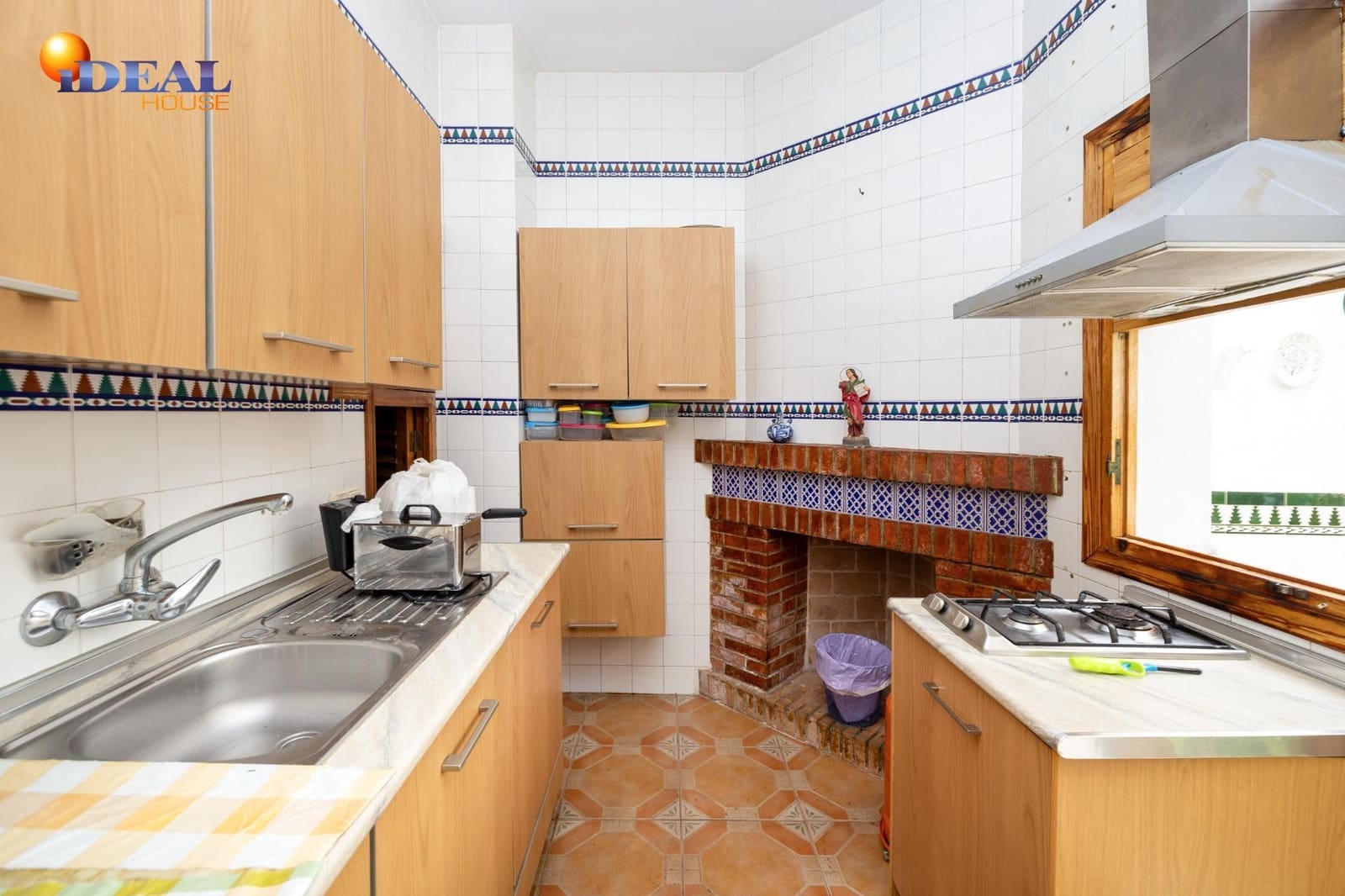 10 slaapkamer Rijtjeshuis te koop in Valderrubio met garage - € 180.000 (Ref: 9433896)