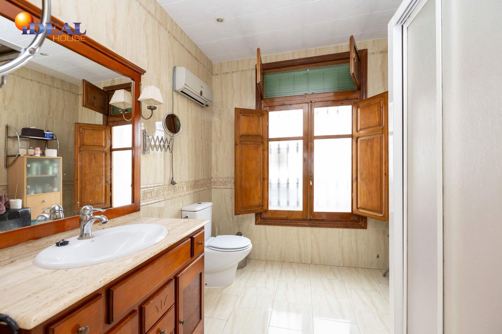 10 slaapkamer Rijtjeshuis te koop in Valderrubio met garage - € 180.000 (Ref: 9433896)