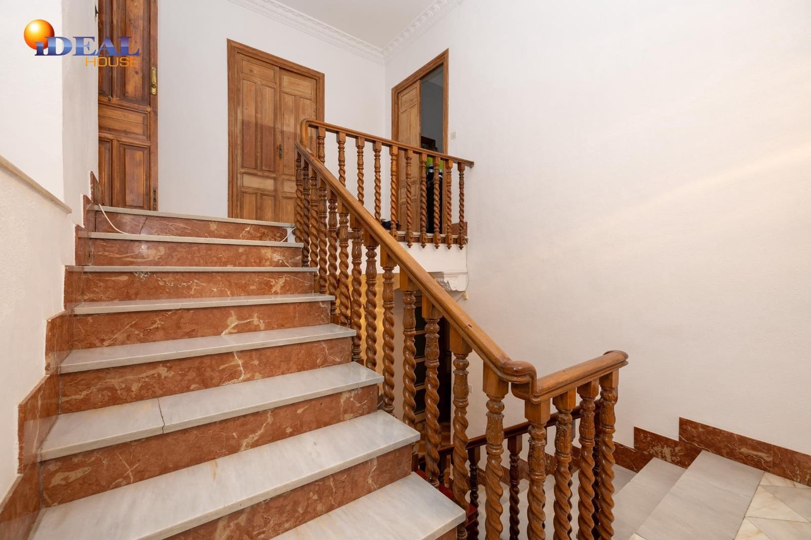 10 slaapkamer Rijtjeshuis te koop in Valderrubio met garage - € 180.000 (Ref: 9433896)