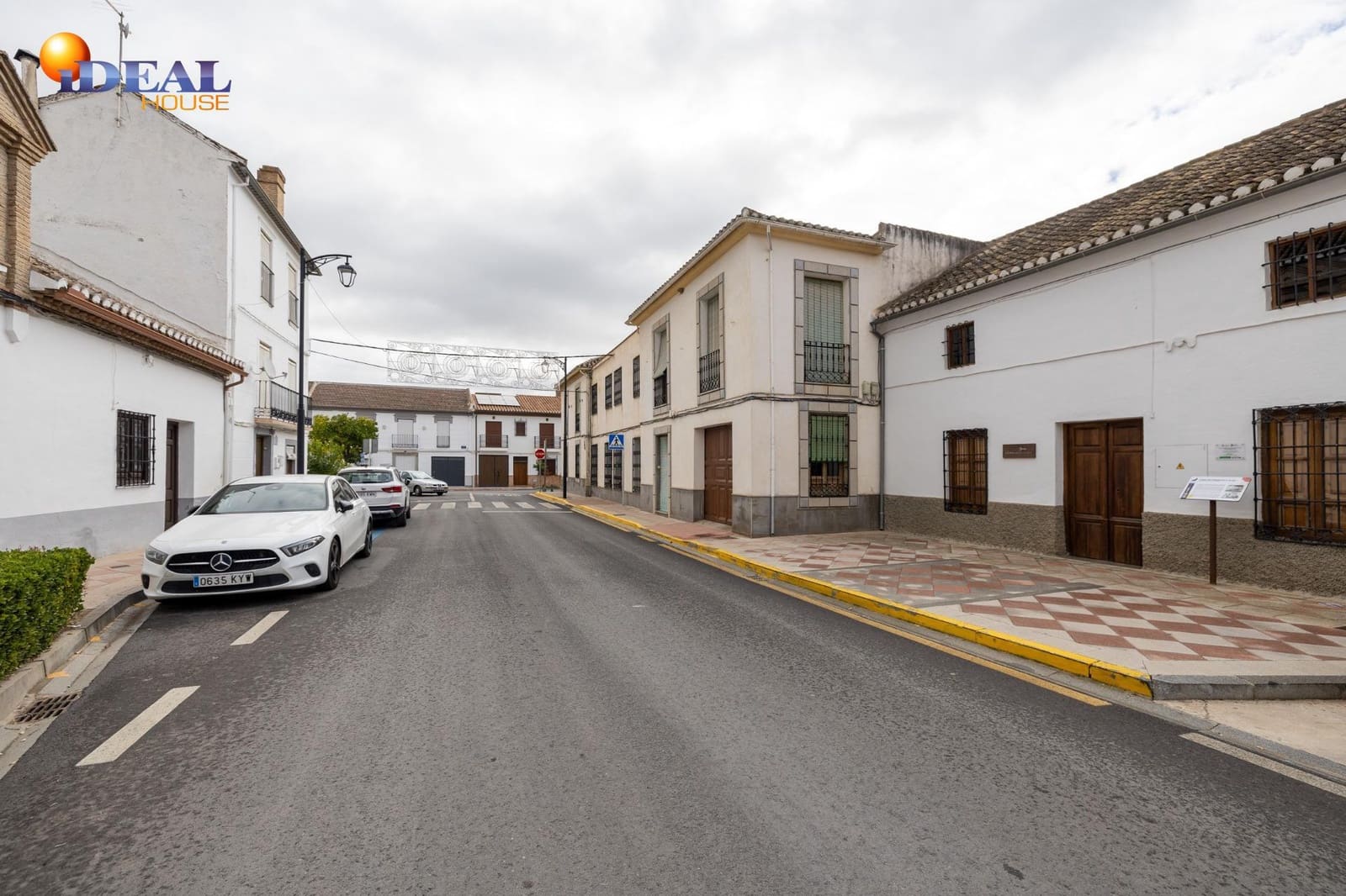 10 slaapkamer Rijtjeshuis te koop in Valderrubio met garage - € 180.000 (Ref: 9433896)