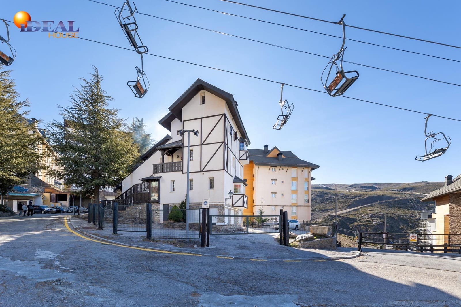 3 bedroom Penthouse for sale in Sierra Nevada with garage - € 495,000 (Ref: 9433901)