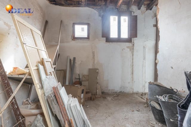 Ático de 4 habitaciones en Centro, Granada ciudad en venta - 265.000 € (Ref: 9433902)