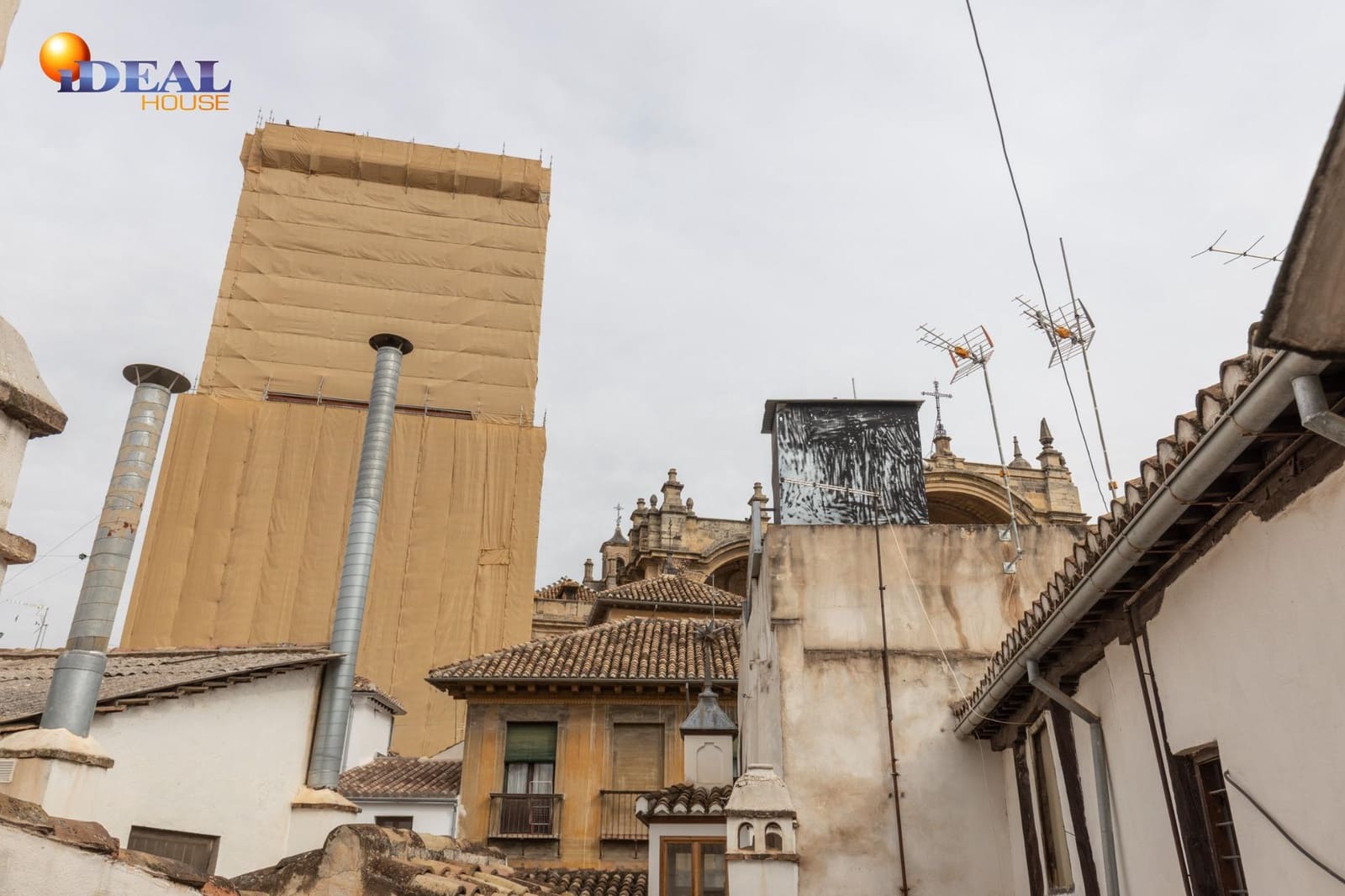 Ático de 4 habitaciones en Granada ciudad en venta - 265.000 € (Ref: 9433902)