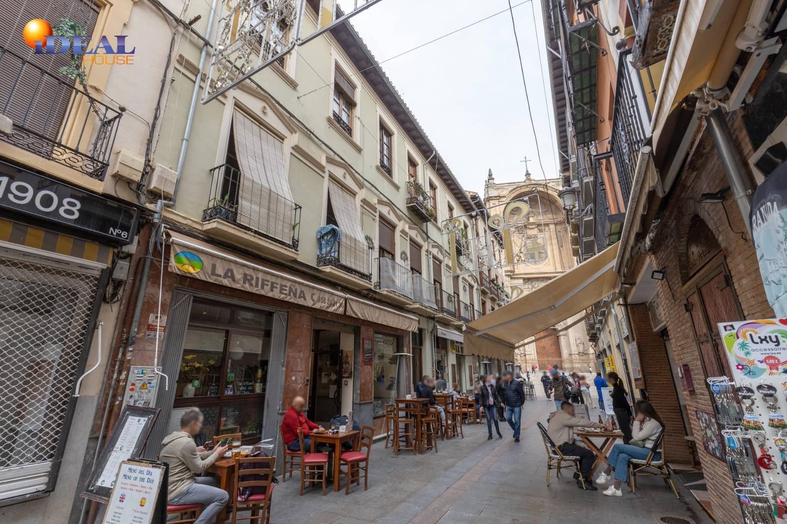 Ático de 4 habitaciones en Granada ciudad en venta - 265.000 € (Ref: 9433902)