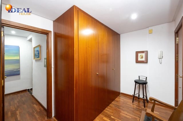 4 makuuhuone Asunto myytävänä paikassa Centro, Granada kaupunki mukana 
autotalli - 374 900 € (Ref: 9433903)