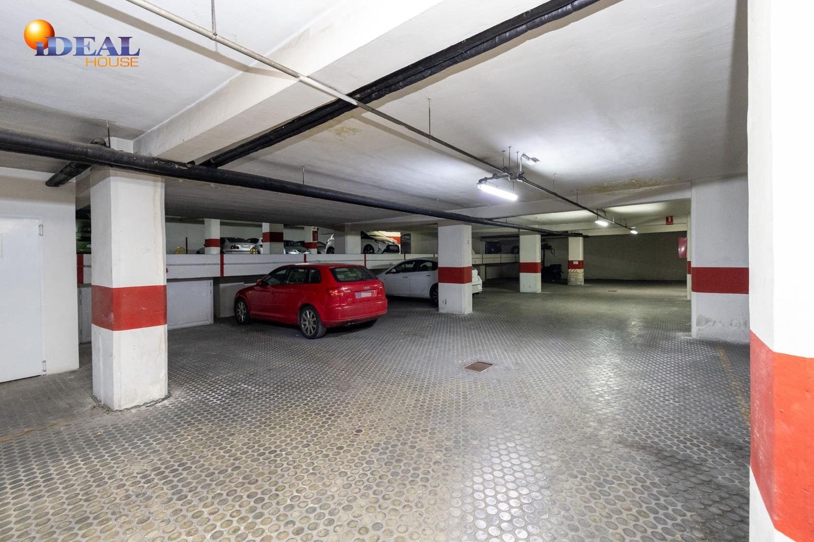 4 bedroom Flat for sale in Granada city with garage - € 374,900 (Ref: 9433903)