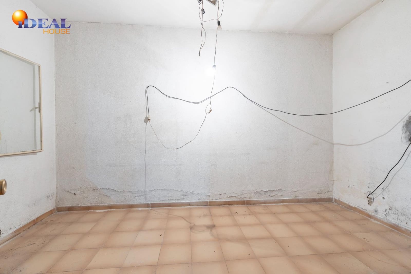 Commercial for sale in Granada city - € 126,000 (Ref: 9433905)