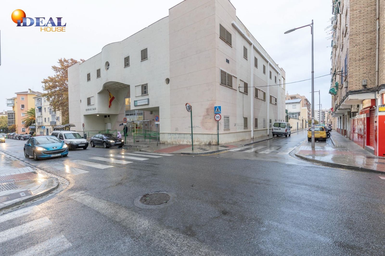 Commercial for sale in Granada city - € 126,000 (Ref: 9433905)