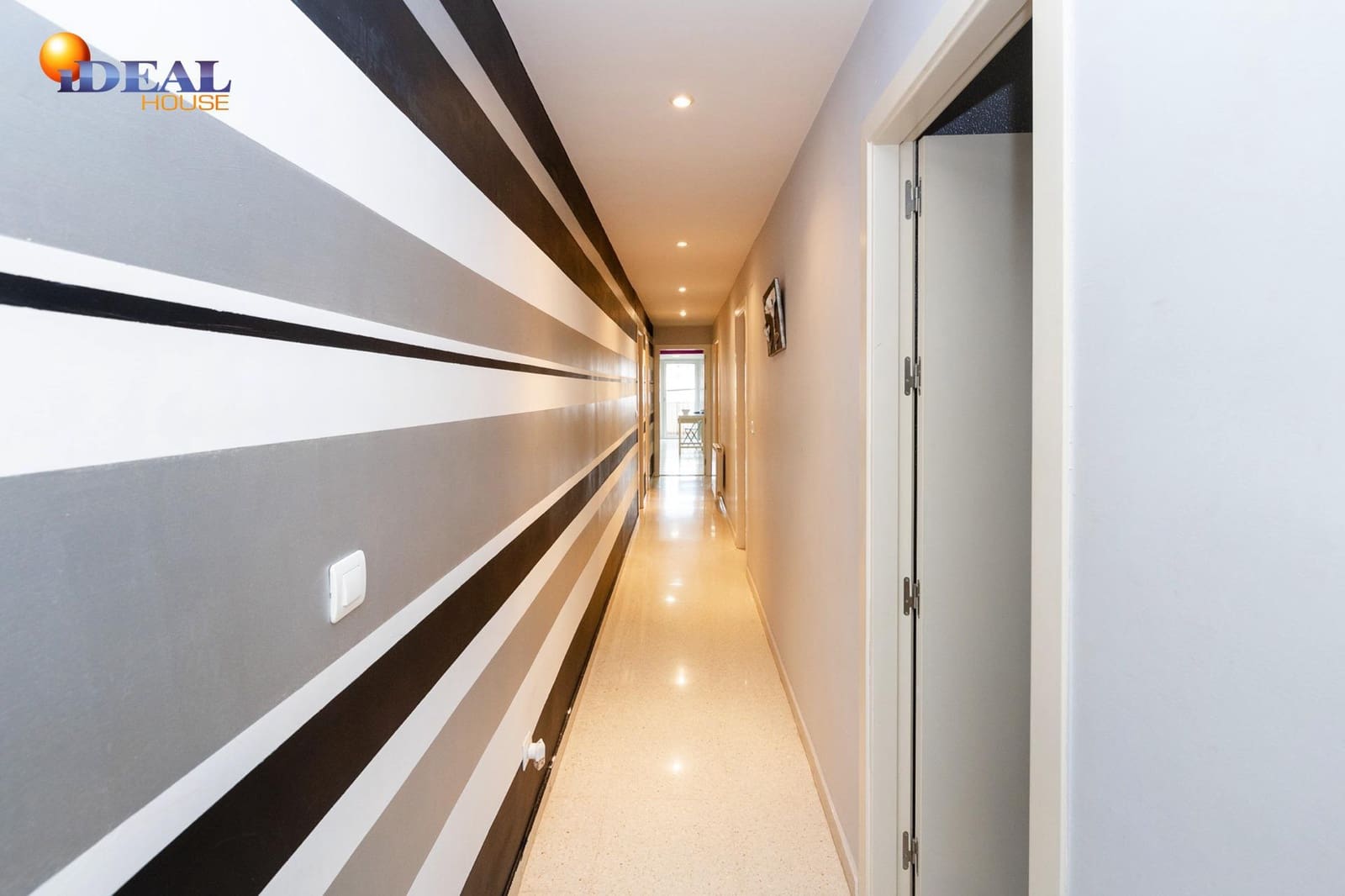 3 bedroom Flat for sale in Granada city with garage - € 239,000 (Ref: 9433907)