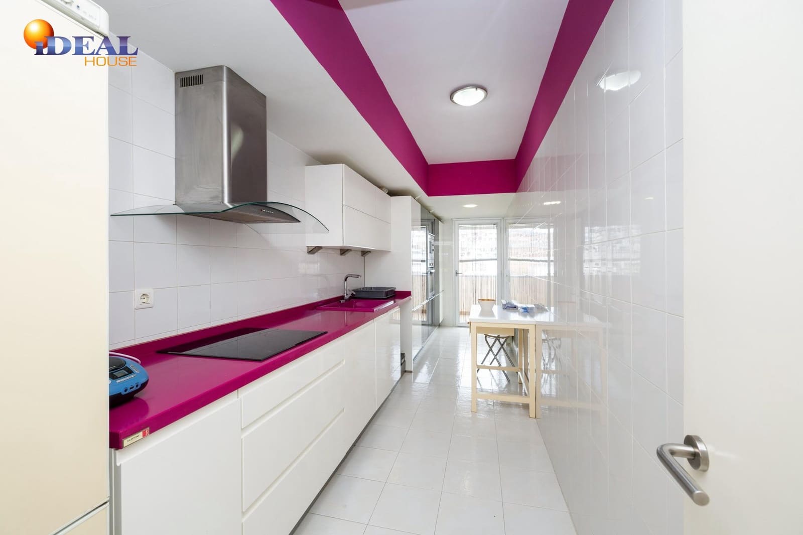 3 bedroom Flat for sale in Granada city with garage - € 239,000 (Ref: 9433907)