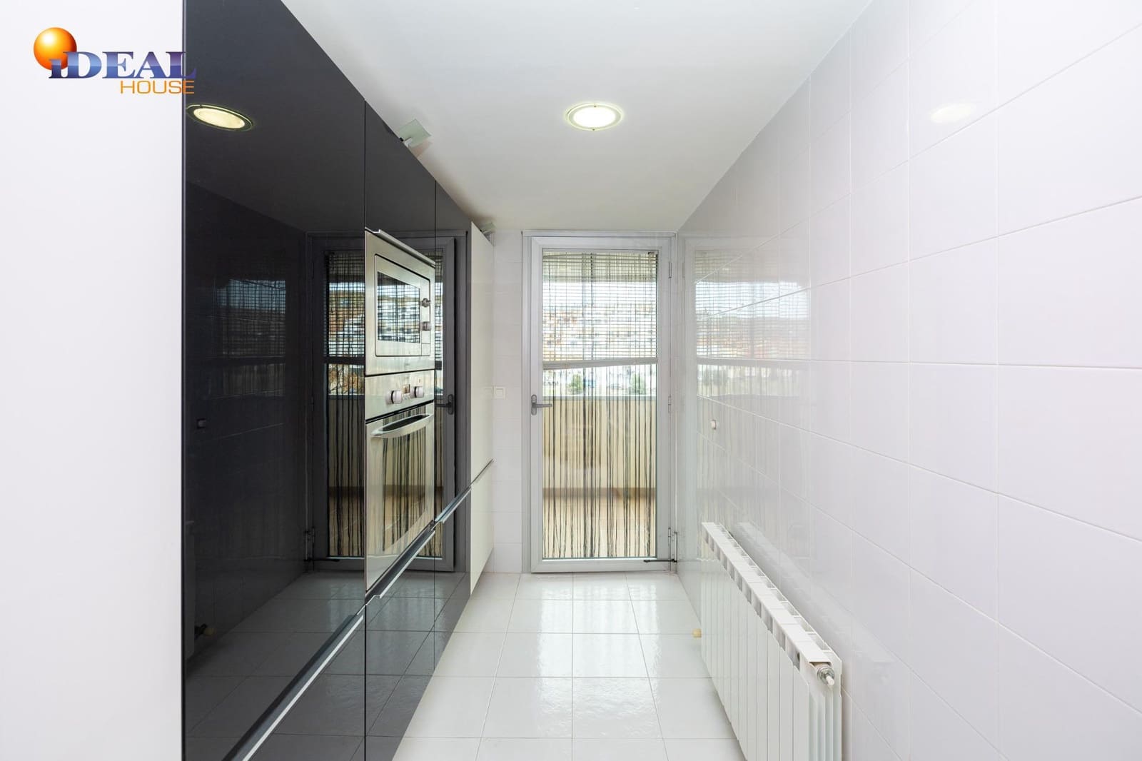 3 bedroom Flat for sale in Granada city with garage - € 239,000 (Ref: 9433907)