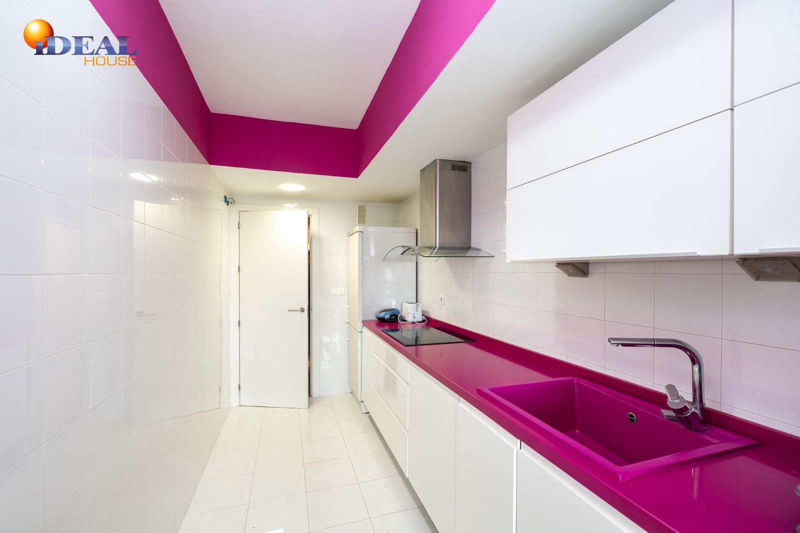 3 bedroom Flat for sale in Granada city with garage - € 239,000 (Ref: 9433907)