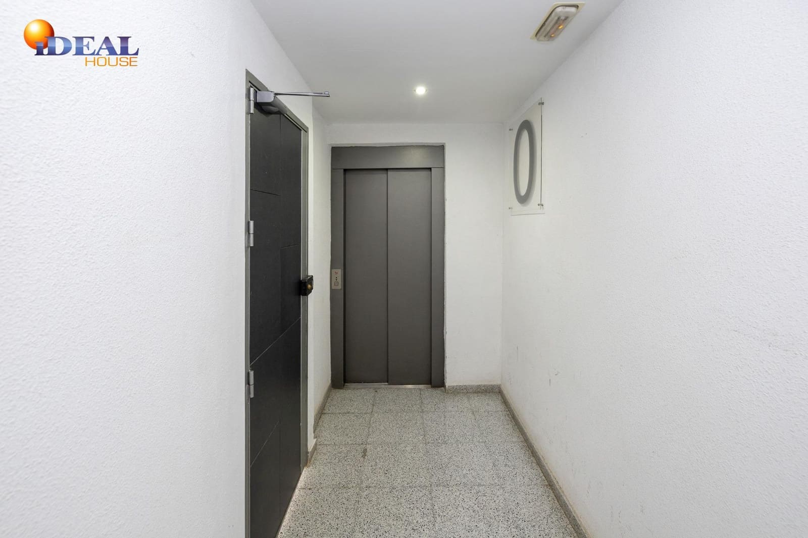 3 bedroom Flat for sale in Granada city with garage - € 239,000 (Ref: 9433907)