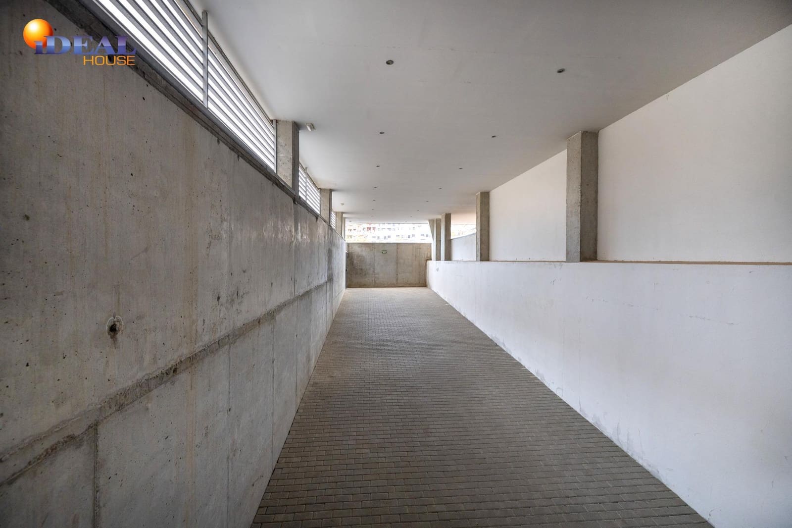 3 bedroom Flat for sale in Granada city with garage - € 239,000 (Ref: 9433907)