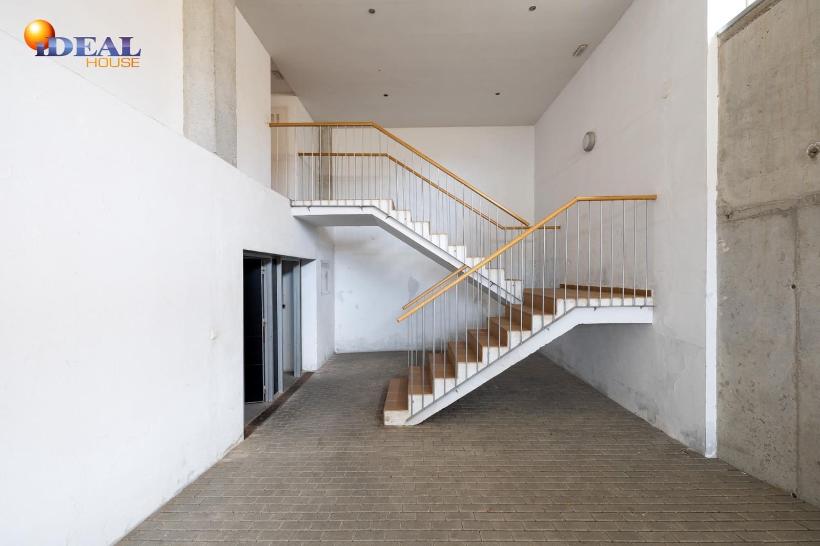 3 bedroom Flat for sale in Granada city with garage - € 239,000 (Ref: 9433907)