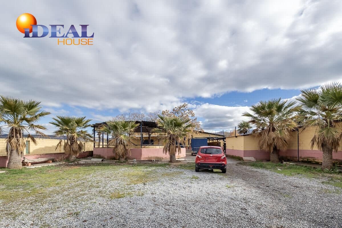 4 makuuhuone Huvila myytävänä paikassa La Zubia mukana 
autotalli - 795 000 € (Ref: 9433911)