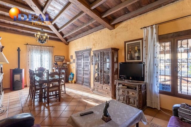 4 makuuhuone Huvila myytävänä paikassa La Zubia mukana 
autotalli - 795 000 € (Ref: 9433911)