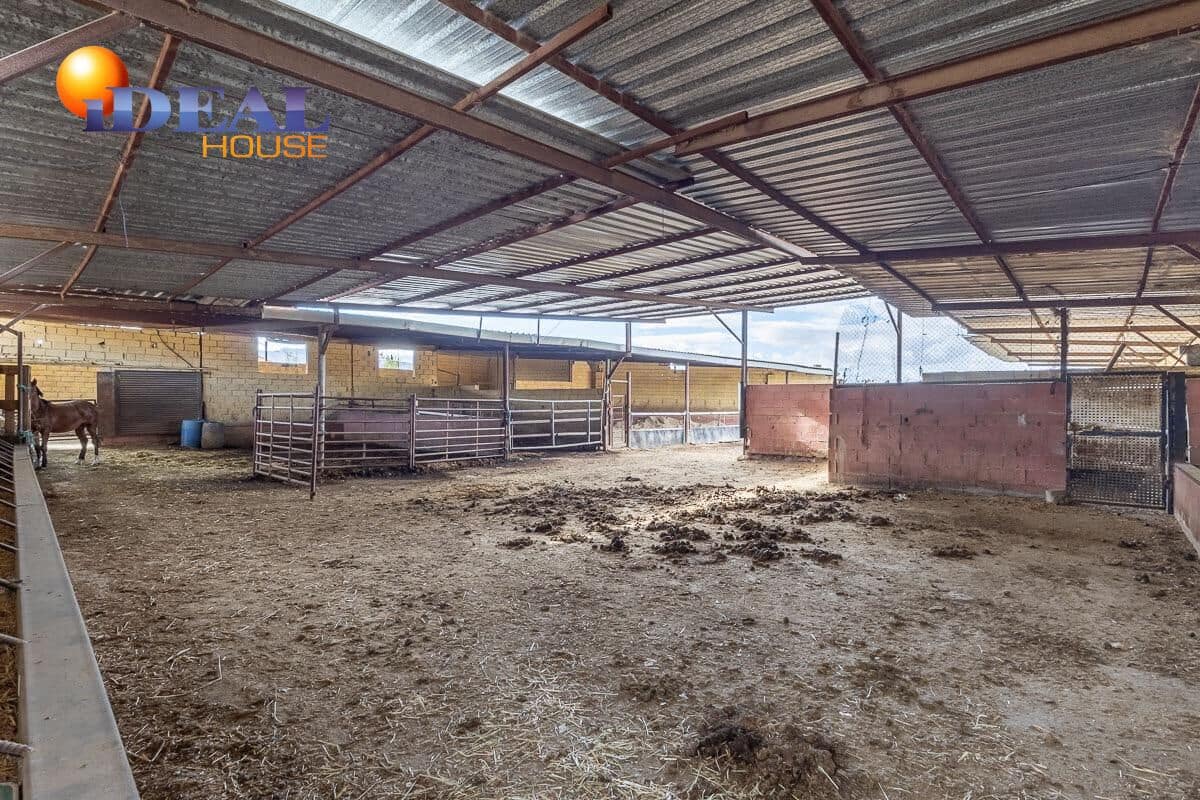 4 makuuhuone Huvila myytävänä paikassa La Zubia mukana 
autotalli - 795 000 € (Ref: 9433911)